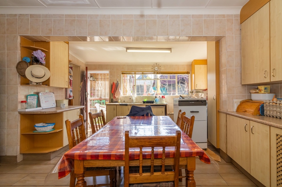 6 Bedroom Property for Sale in Morewag Free State